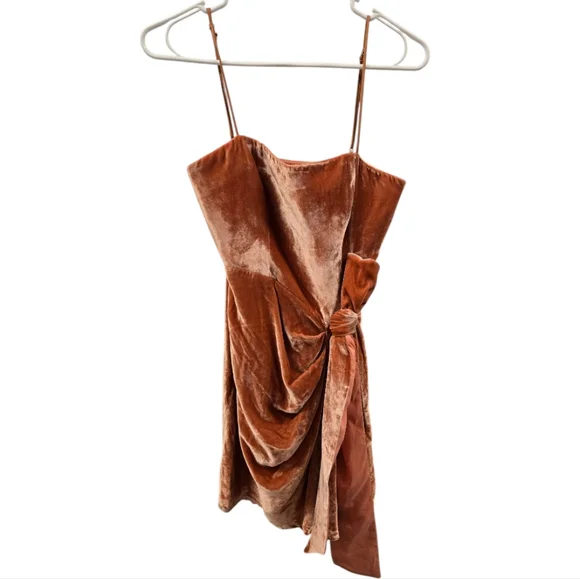 NWT CINQ À SEPT KIKI DRESS Knotted Draped Velvet Mini Dress in Rosewood SZ 2 - Picture 4 of 16